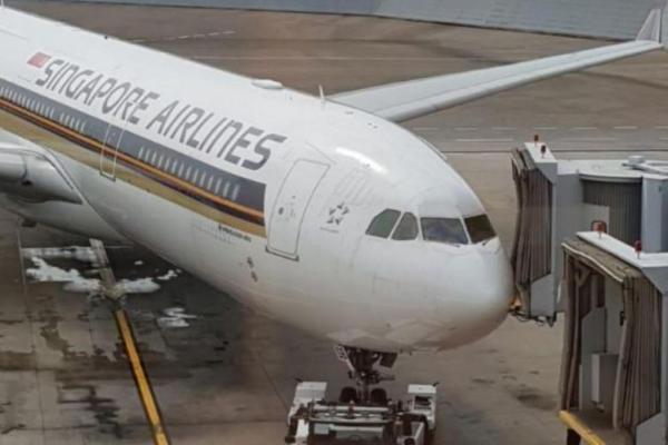 SIA plane hits aerobridge at Changi, not all things are perfect in SG