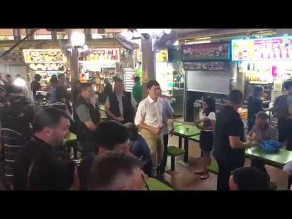 Canadian PM  hangs out with SGreans at Adam Road Food Centre