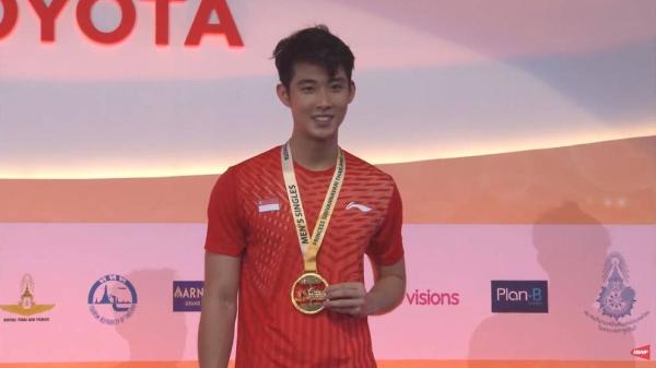 Malaysian born Singaporean Loh Kean Yew beats Olympic Champ Lin Dan and wins Thailand Open