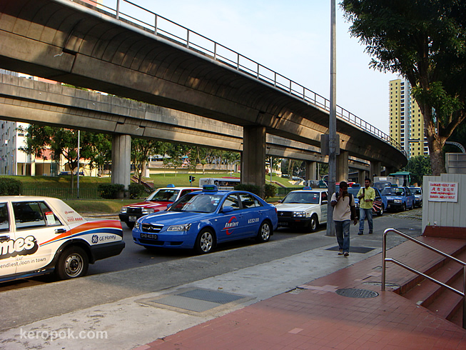 LTA: Street hail services possible for Go-Jek and Grab soon