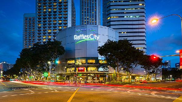 Car mounts kerb in Raffles City, 3 pedestrians injured