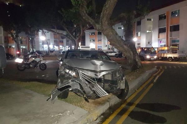 Taxi driver crashed into 3 cars in Bedok carpark, turned out he was drunk
