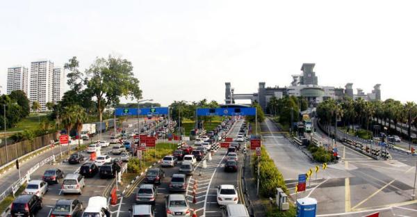 Biker dies in accident at Woodlands Checkpoint