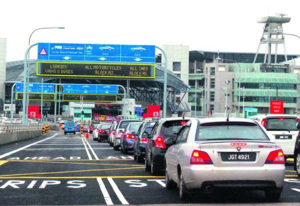 Biker dies in accident at Woodlands Checkpoint